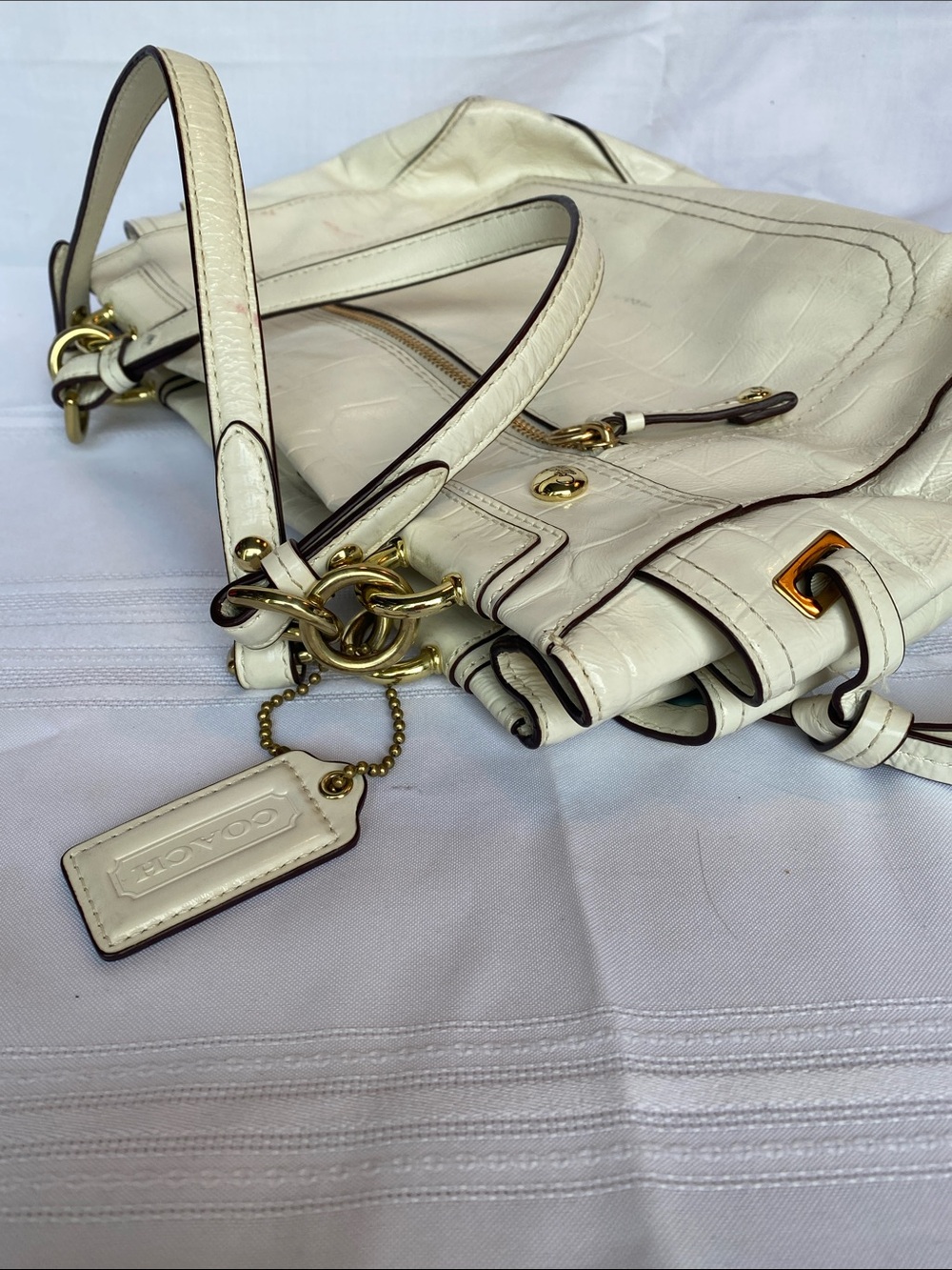 Coach Cream Croc-Embossed Patent Leather Shoulder Bag Satchel Gold Hardware - Picture 4 of 9